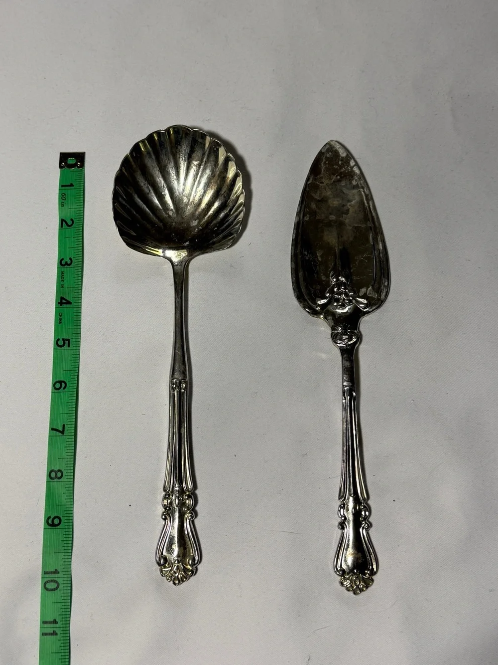 Silver-Color Decorative Serving Spoon and Cake Server - Classic Home Dining Set